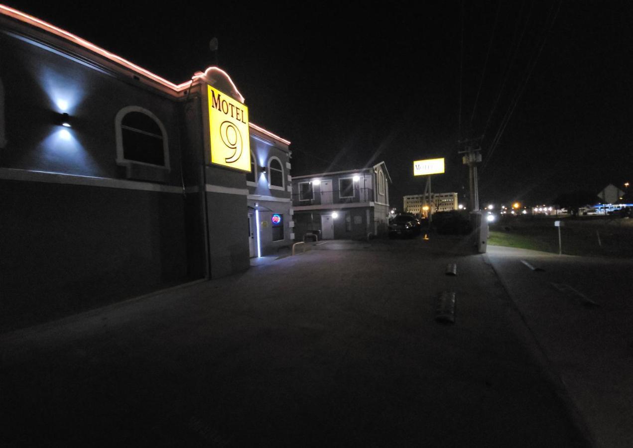 Motel 9 Laredo Ngoại thất bức ảnh