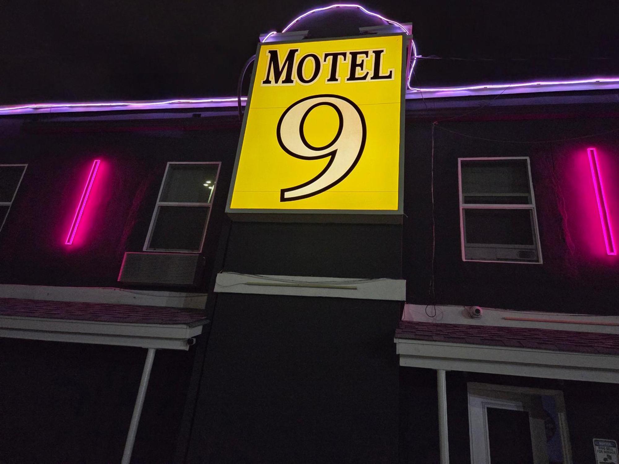Motel 9 Laredo Ngoại thất bức ảnh